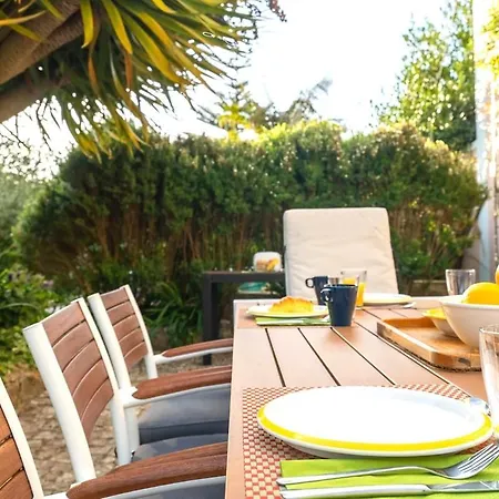 Charming Coastside * Colares