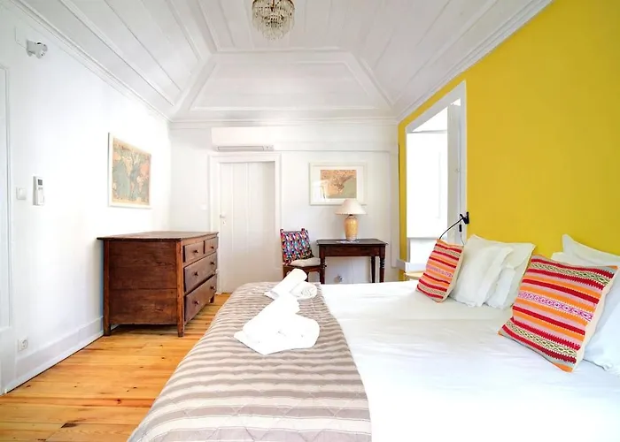 Charming Coastside Colares