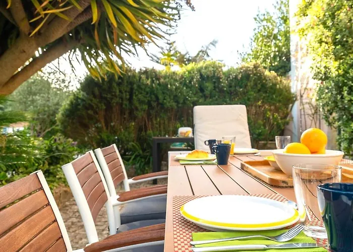 Charming Coastside * Colares