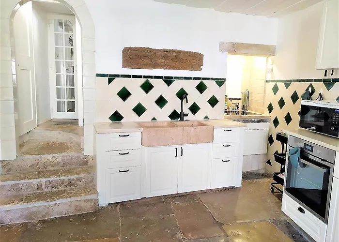 Charming Coastside * Colares