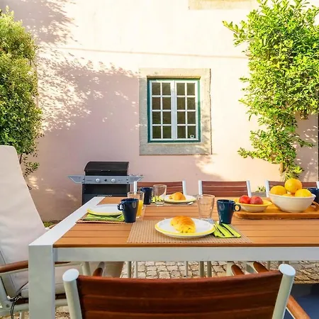 Charming Coastside Colares