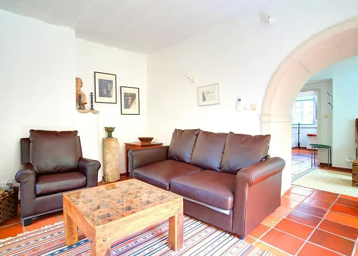 Charming Coastside Vila *