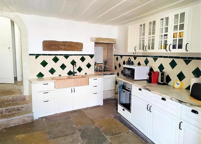 Charming Coastside * Colares