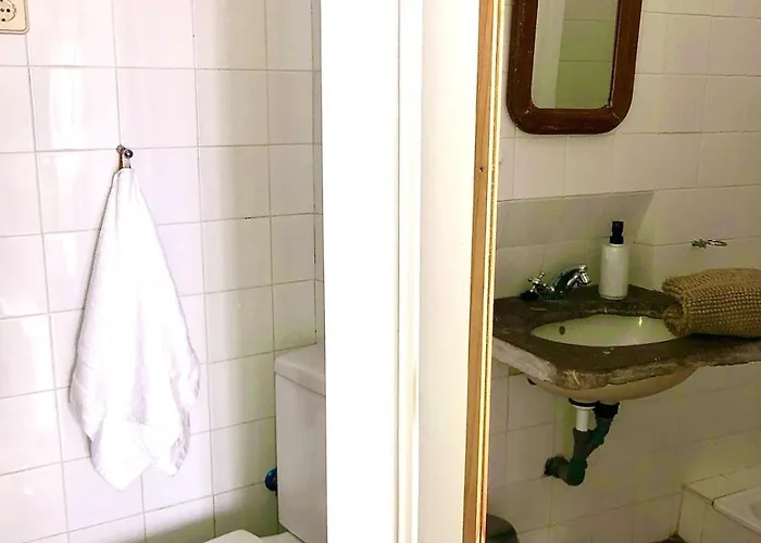 Charming Coastside Vila Colares