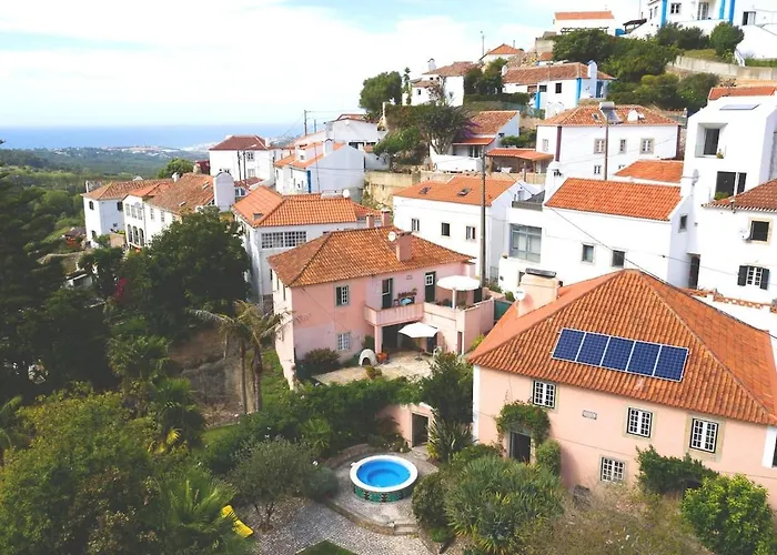 Charming Coastside Vila *